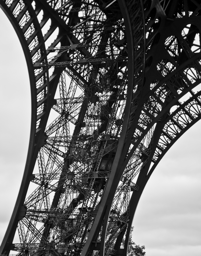 Eiffel Tower-Leg Up